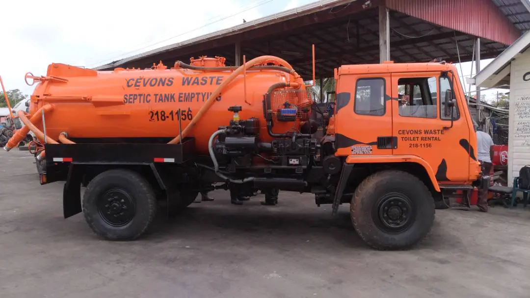 CEVONS high-pressure jetting rig clearing a commercial drain line